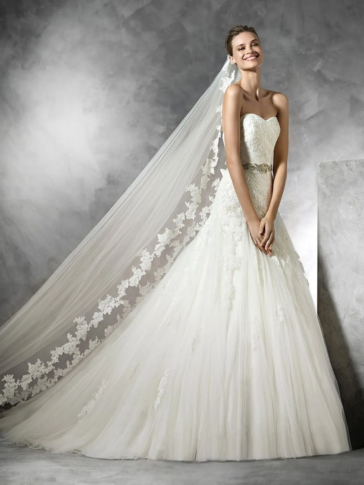 Pronovias Dagen Size UK 16