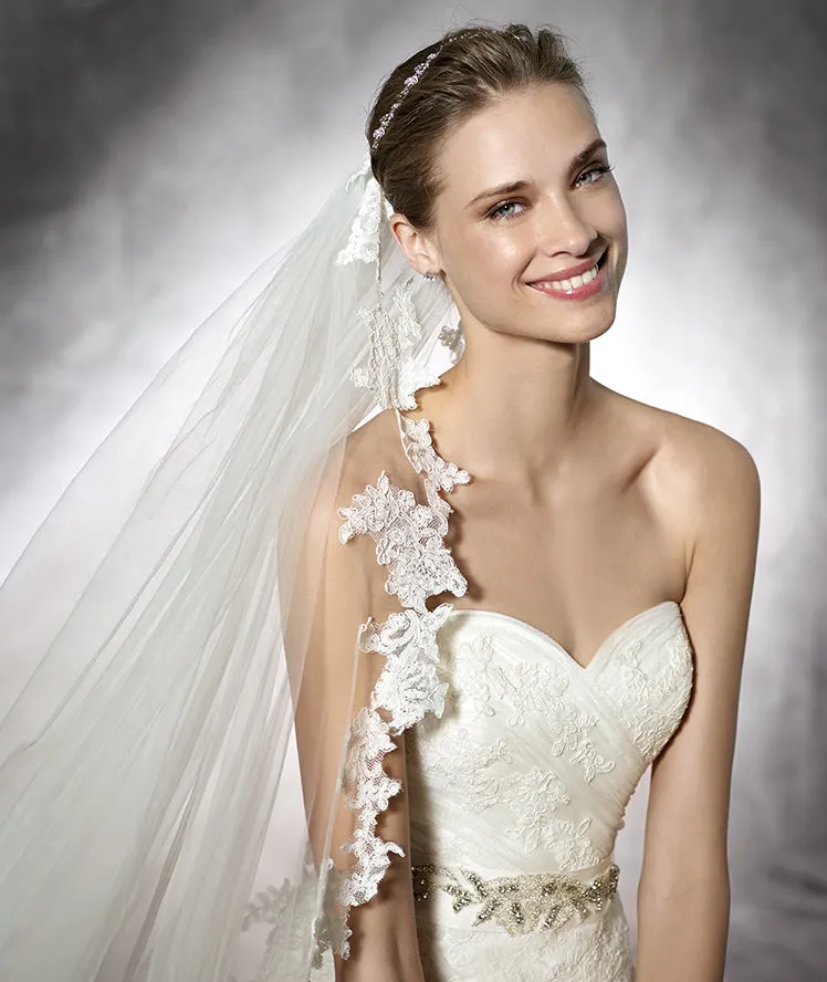 Pronovias Dagen Size UK 16