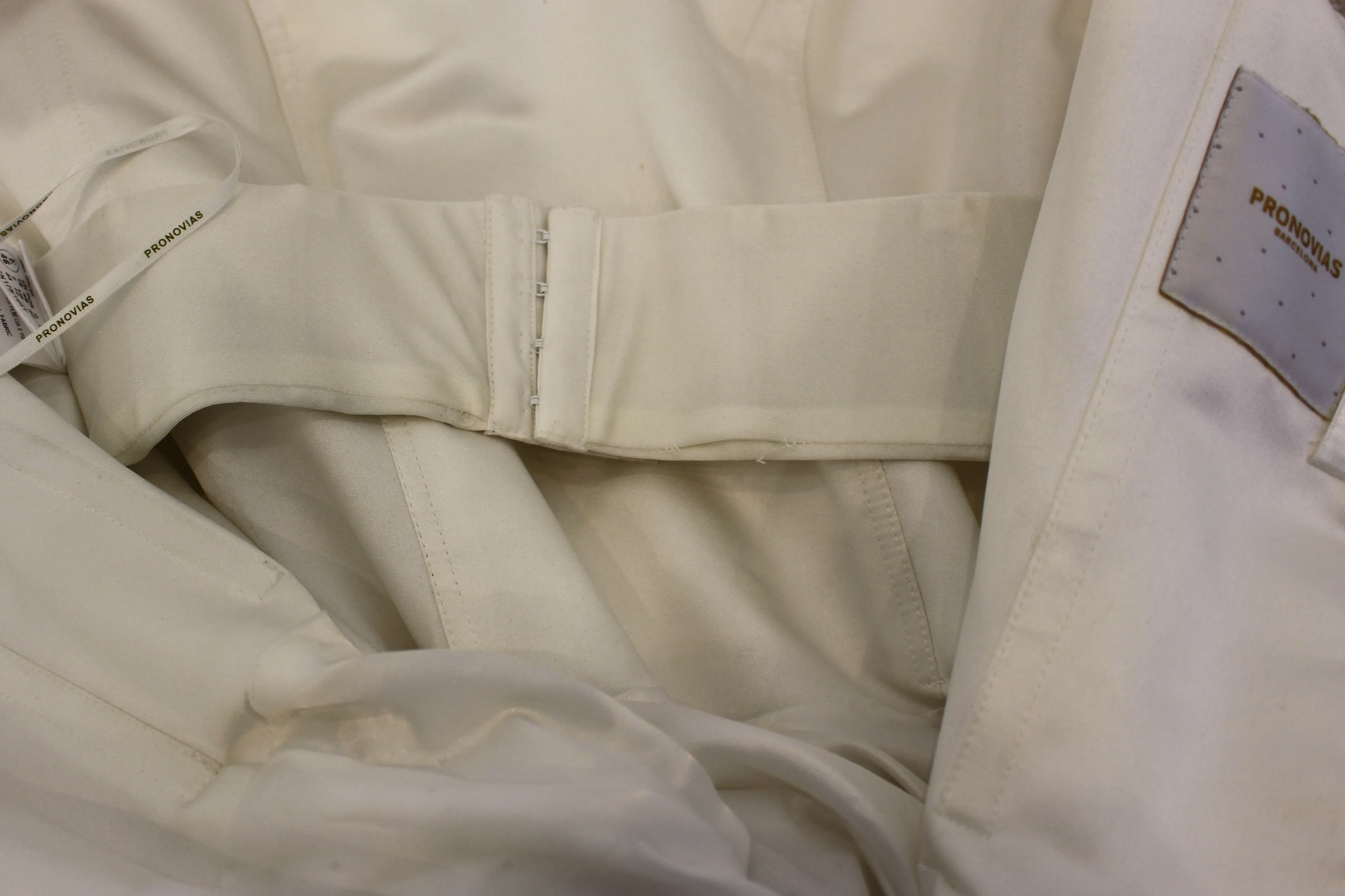 Pronovias Dagen Size UK 16
