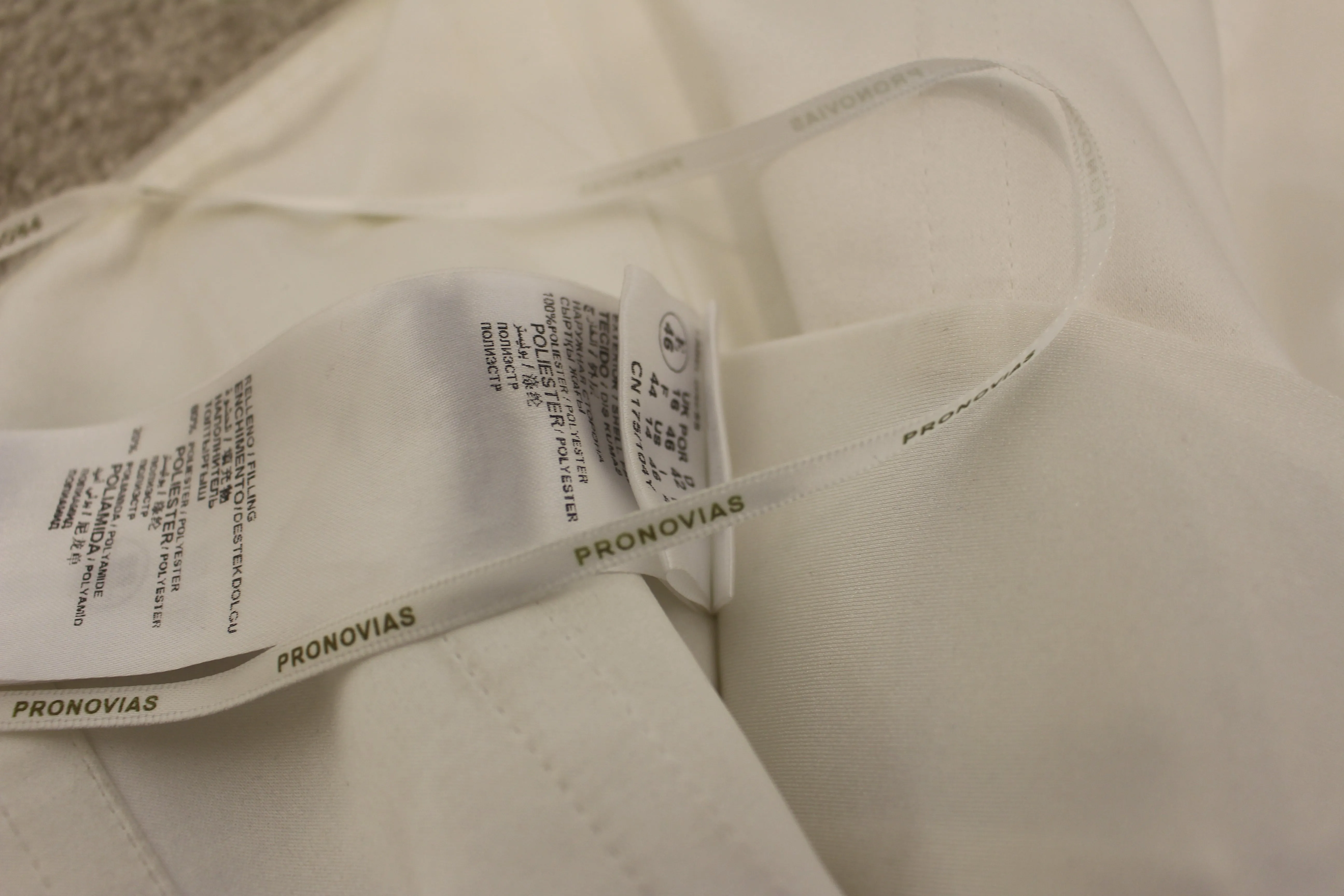 Pronovias Dagen Size UK 16